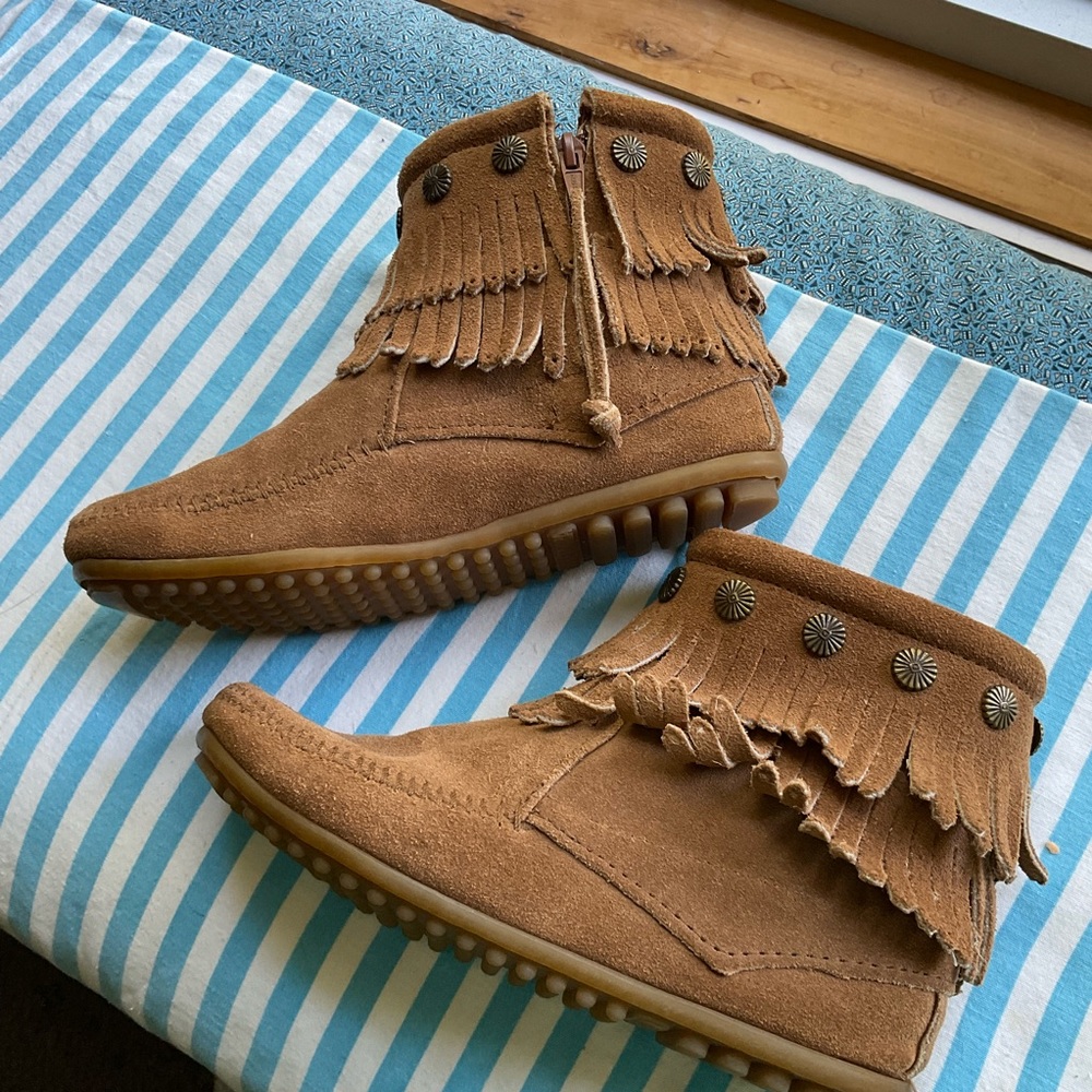 Minnetonka Vintage Suede Fringe Studded Moccasin Booties Boho 5 - Picture 3 of 8